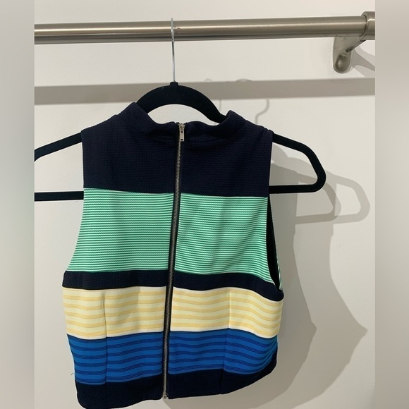 ENDLESS ROSE crop top - Size M - Top - Picture 3 of 4